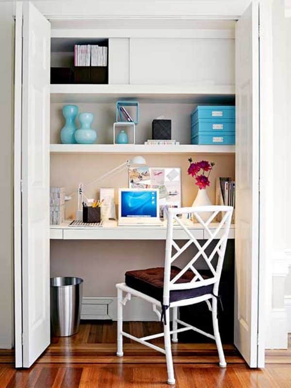Small bedroom layout and furniture idea: Hide your desk in the closet