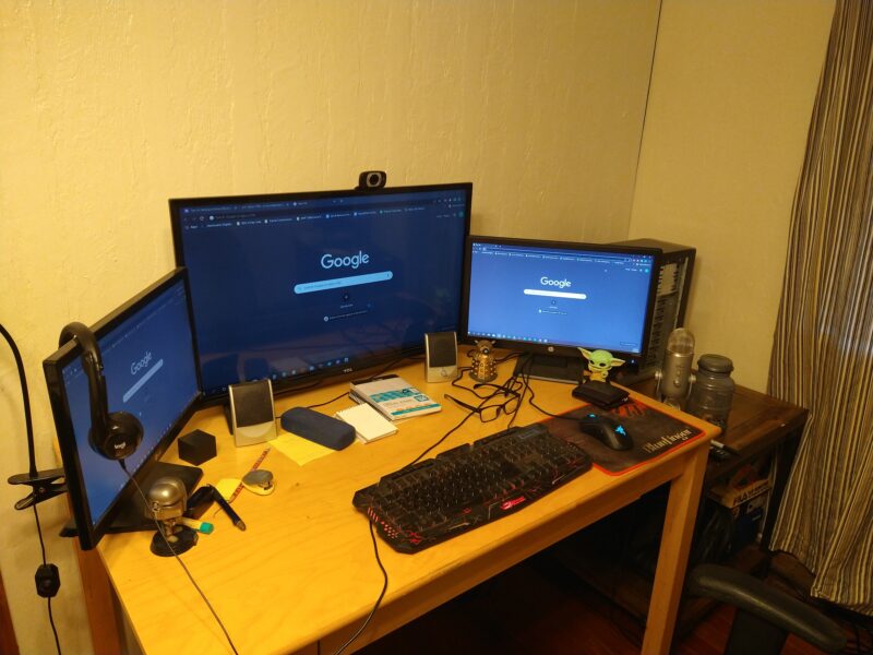 3-monitor desk