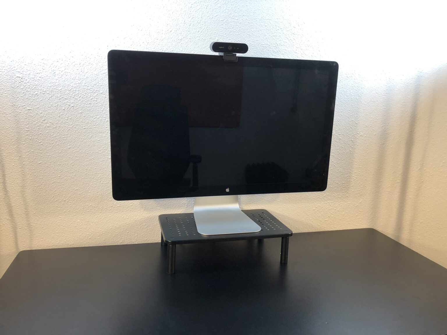 Origami Folding Desk With Monitor 1536x1152 