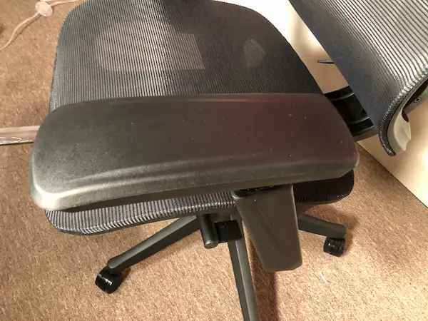 FlexiSpot C7 armrest